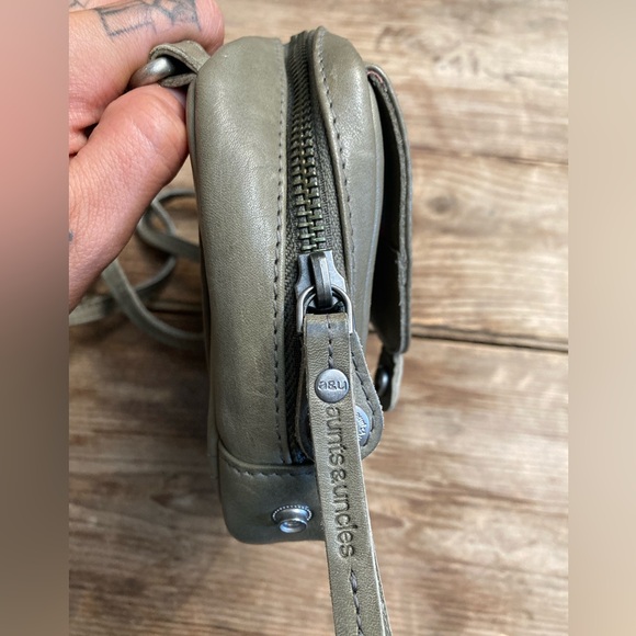 Clara Crazy - Brunt Olive | Aunts and Uncles Mini Purse - Picture 7 of 8